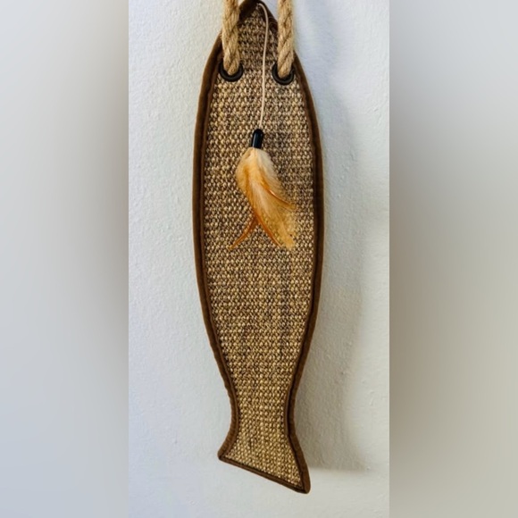 Cat scratcher claw pad door hanger toy fish shaped NEW without tags - Picture 1 of 5